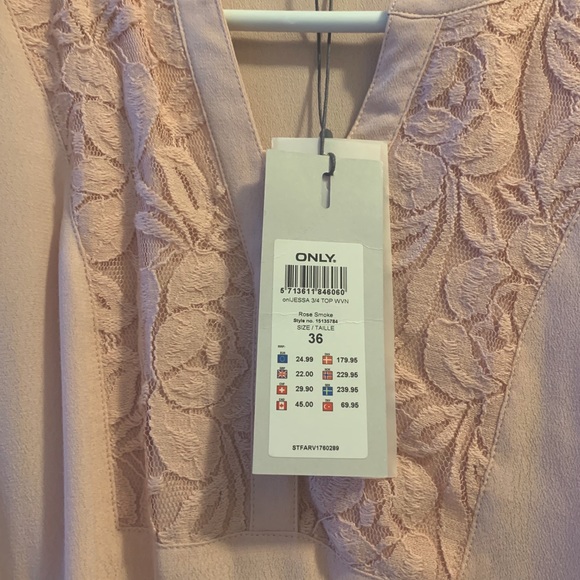 💐Floral Lace Peasant Top-NWT💐 - Picture 2 of 3